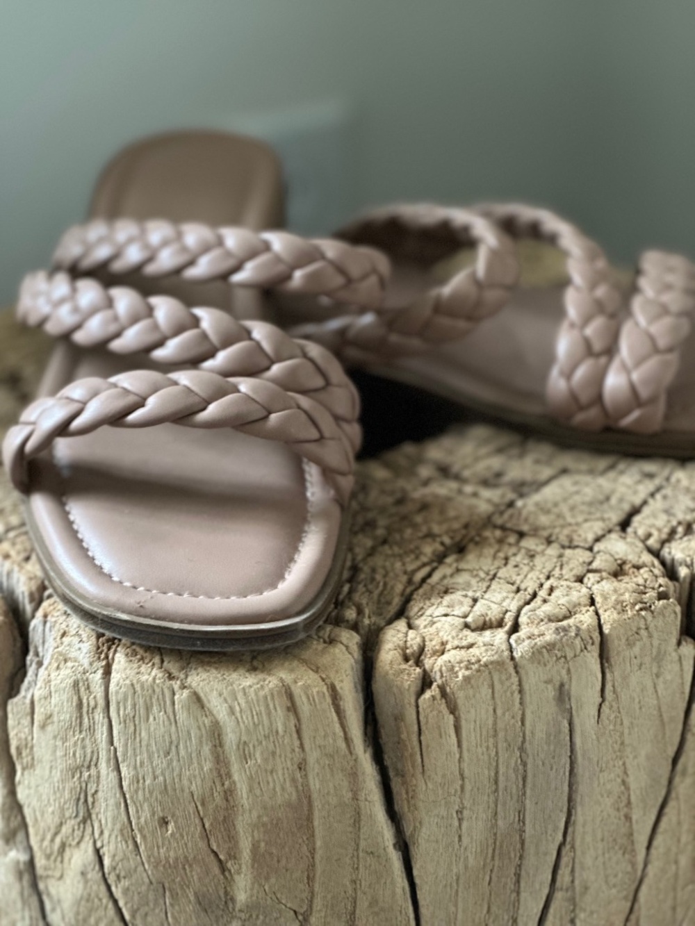 Simply Jules Summer Flat.  Great Neutral Color. Very Flattering!